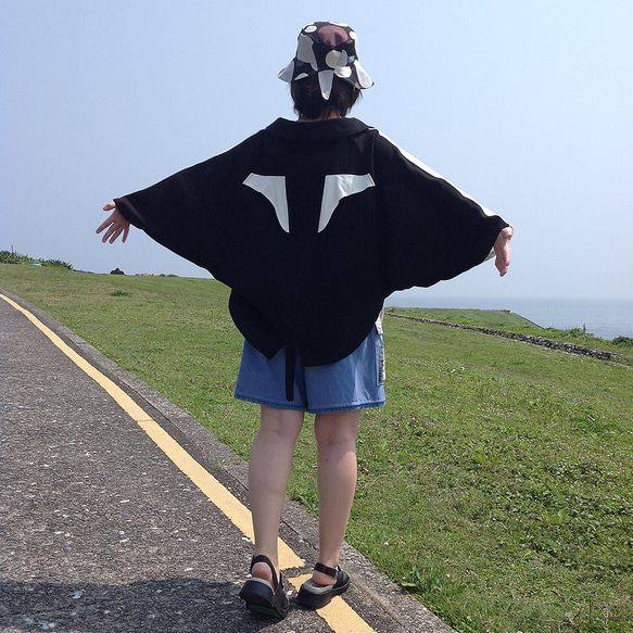 設計款SR200 - 【古木棉】鬼蝠魟造型斗篷外套 第1張的照片