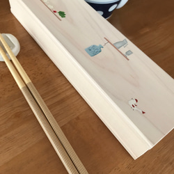 食卓に置ける箸箱(迷い込んだ小鳥）　カトラリーケース　メガネ入れ　小物入れ　蓋付き箸入れ　家族用　ヒノキの箸箱 1枚目の画像