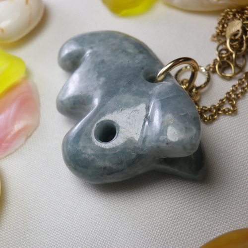 糸魚川翡翠 猫の勾玉獣型 猫ちゃん勾玉♪獣型 三体目 ペンダント