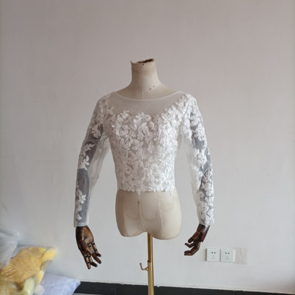 ハイネックボレロ　ブラウス　上品透けレース刺繍 くるみボタン 長袖　ウェディング ハイネックボレロ ブラウス 上品透けレース刺繍 くるみボタン