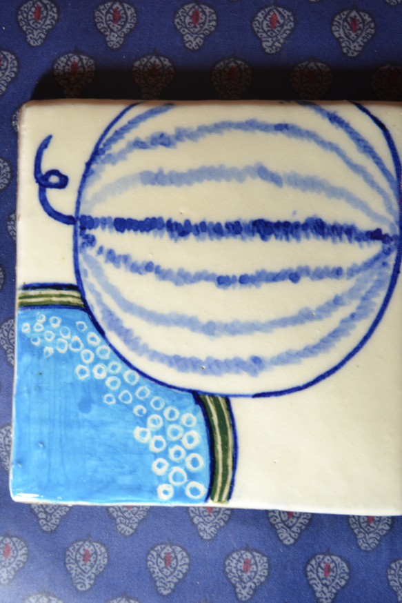 手作り藍の和タイル(すいか)　手描き　オリジナル絵付け 4枚目の画像