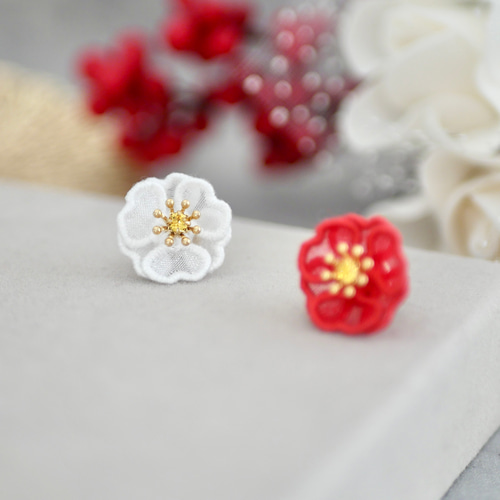 白椿ピアス/イヤリング (受注生産/オーガンジー刺繍/花/フラワー/冬