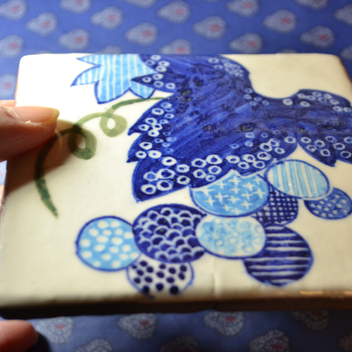藍の和タイル(葡萄) 手描き オリジナル絵付け ブルー その他アート