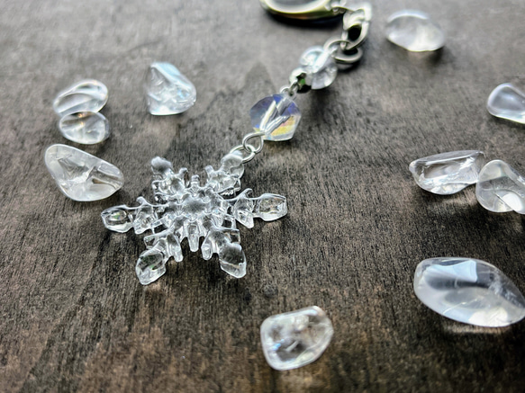 水晶と結晶キーホルダー / レジン / 雪 / 氷 3枚目の画像