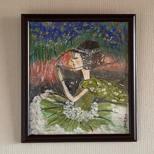 絵画 。壁掛け絵【夜光の蛍の火とピンクの花の海、緑のドレスを着た