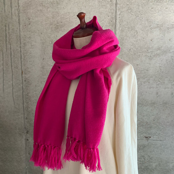 彩色覆盆子粉色羊毛圍巾 第2張的照片