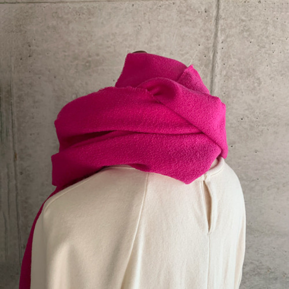 彩色覆盆子粉色羊毛圍巾 第4張的照片