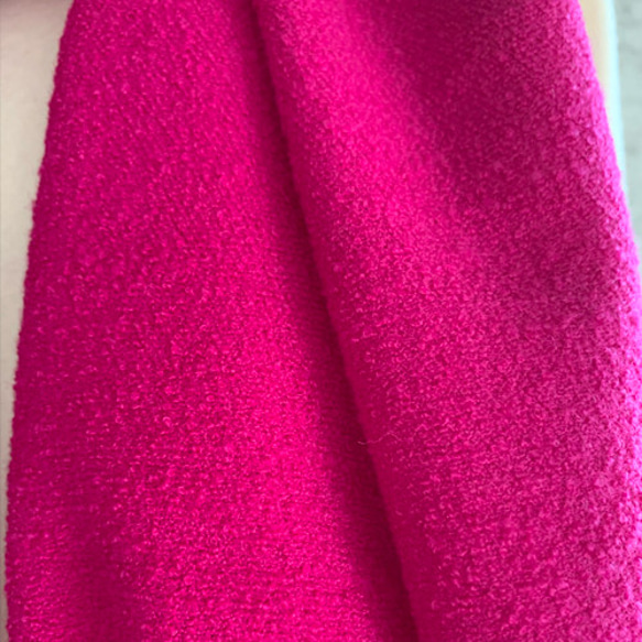 彩色覆盆子粉色羊毛圍巾 第5張的照片