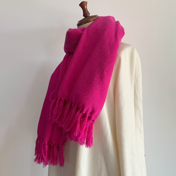 彩色覆盆子粉色羊毛圍巾 第9張的照片
