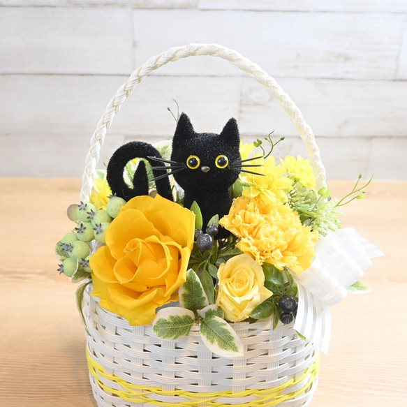 花と猫【イエロー】 プリザーブドフラワー バスケット 花 猫 ペット 母の日 フラワーギフト お供え 誕生日 プレゼント 3枚目の画像