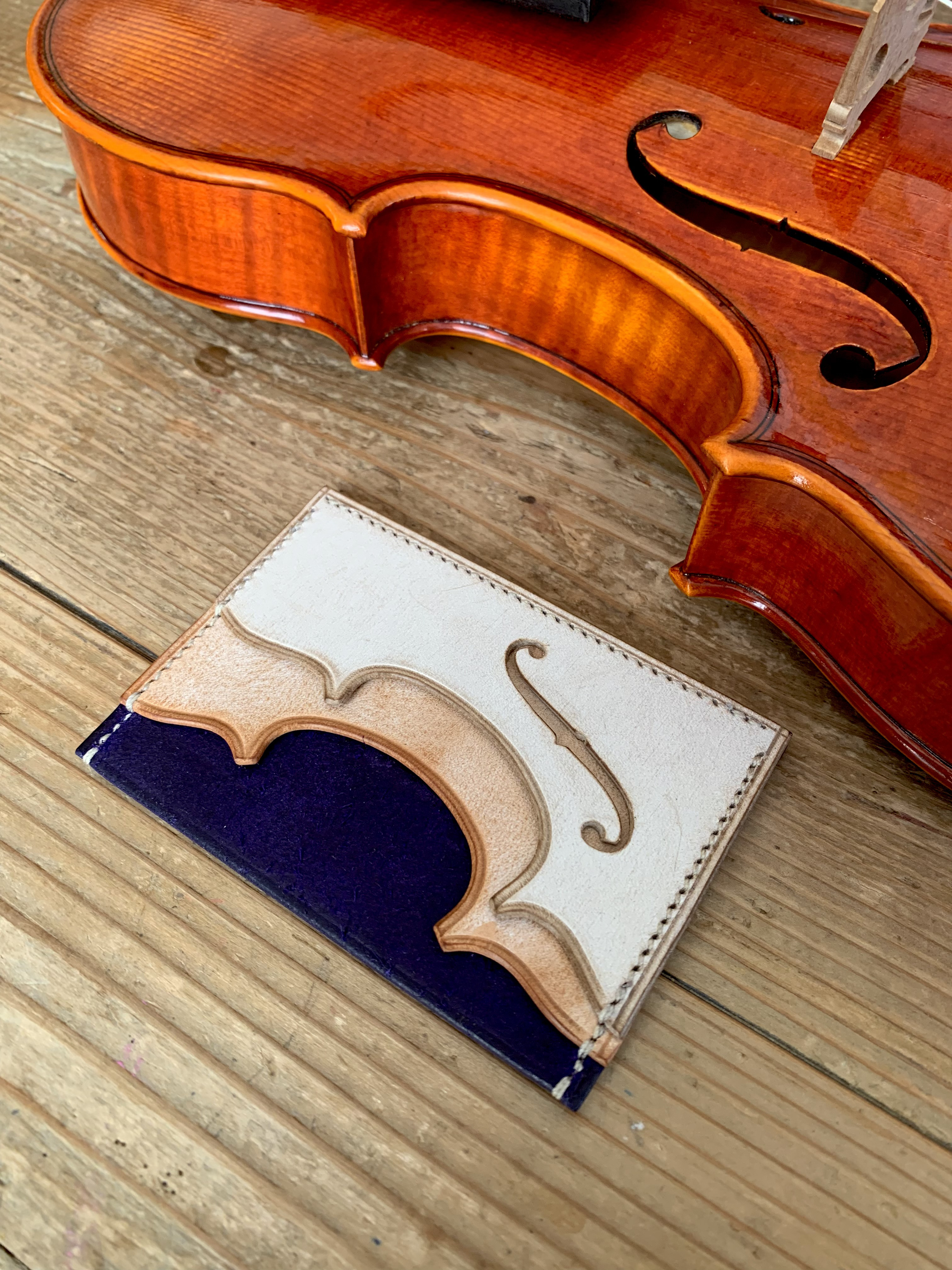 手縫いで創った革のパスケース『Topolino 78』