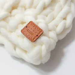 ビスケットがワンポイント！チャンキーニット帽　＜大人も被れる＞ 韓国で流行中♩羊毛フェルトのようなふわふわ感が心地良い 1枚目の画像