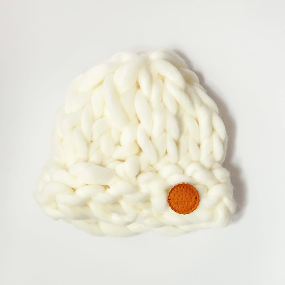 ビスケットがワンポイント！チャンキーニット帽　＜大人も被れる＞ 韓国で流行中♩羊毛フェルトのようなふわふわ感が心地良い 2枚目の画像