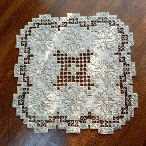 北欧ハーダンガー刺繍 テーブルファブリック ドイリー オリーブ 手刺繍