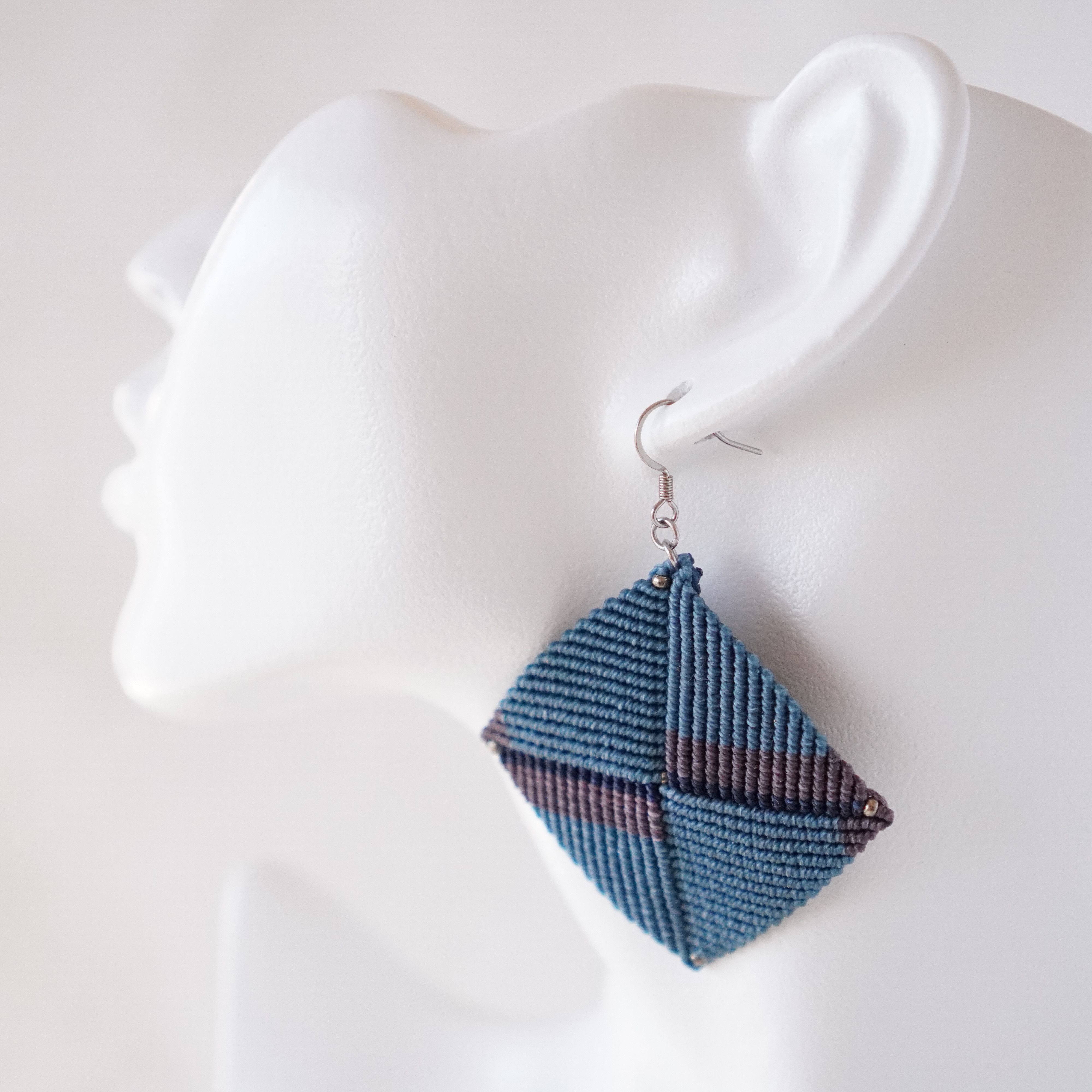 マクラメピアス 大ぶり (ブルー×パープル×ネイビー)