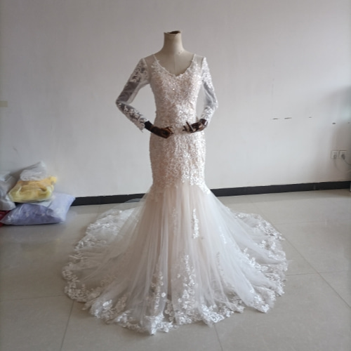 ウエディングドレス マーメイドライン Vネック ビーズ キラキラ 刺繍  