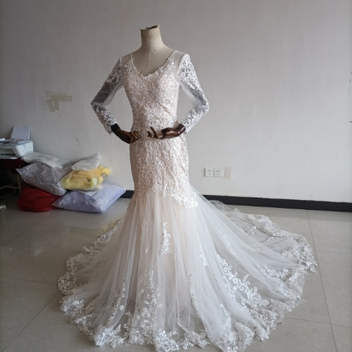 ホワイトビーズ刺繍マーメイドドレス