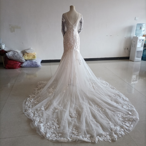 ウエディングドレス マーメイドライン Vネック ビーズ キラキラ 刺繍  
