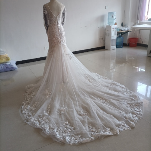 ウエディングドレス マーメイドライン Vネック ビーズ キラキラ 刺繍  