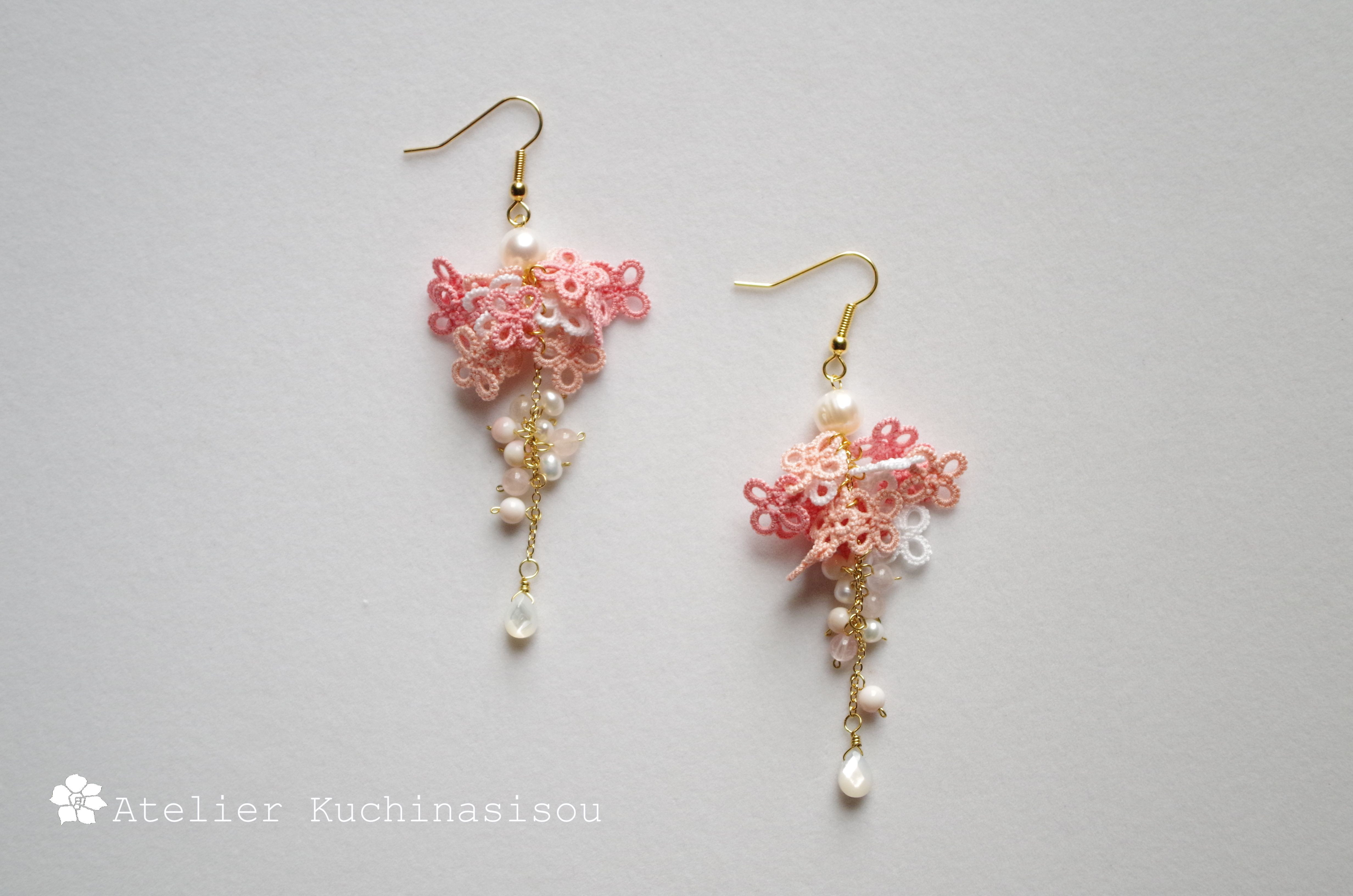 【受注製作】タティングの小花と雫玉のピアス〈桜〉