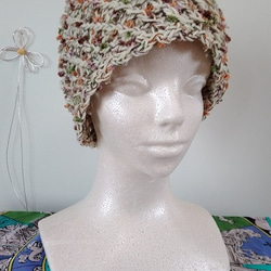 引き上げ編みで編んだ、トルネード風帽子。花モチーフ付き～～！ 7枚目の画像