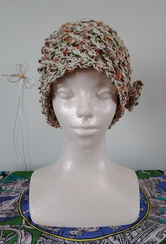 引き上げ編みで編んだ、トルネード風帽子。花モチーフ付き～～！ 8枚目の画像