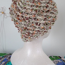 引き上げ編みで編んだ、トルネード風帽子。花モチーフ付き～～！ 5枚目の画像