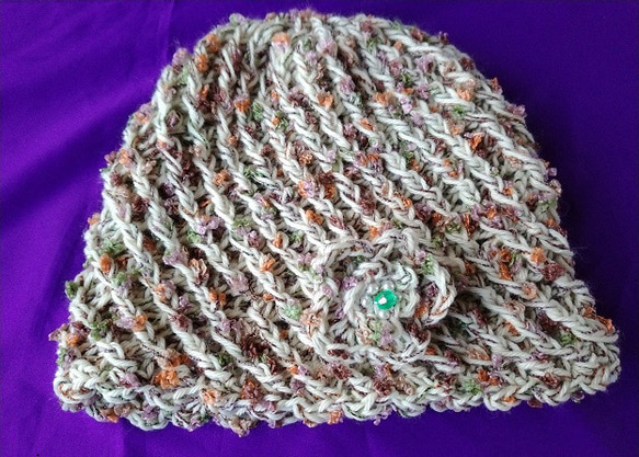 引き上げ編みで編んだ、トルネード風帽子。花モチーフ付き～～！ 9枚目の画像