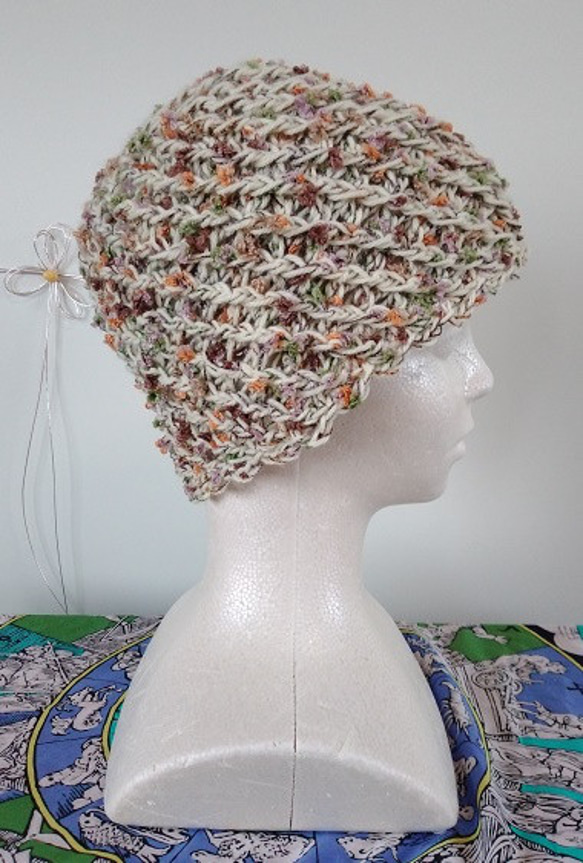 引き上げ編みで編んだ、トルネード風帽子。花モチーフ付き～～！ 6枚目の画像