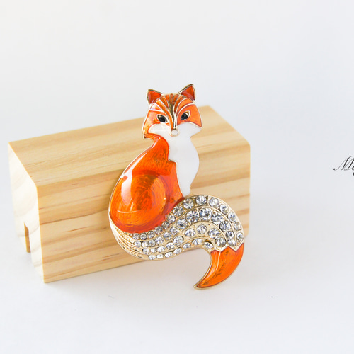 神々しいおきつねさまのブローチ』 ブローチ yokuri 通販 15245064