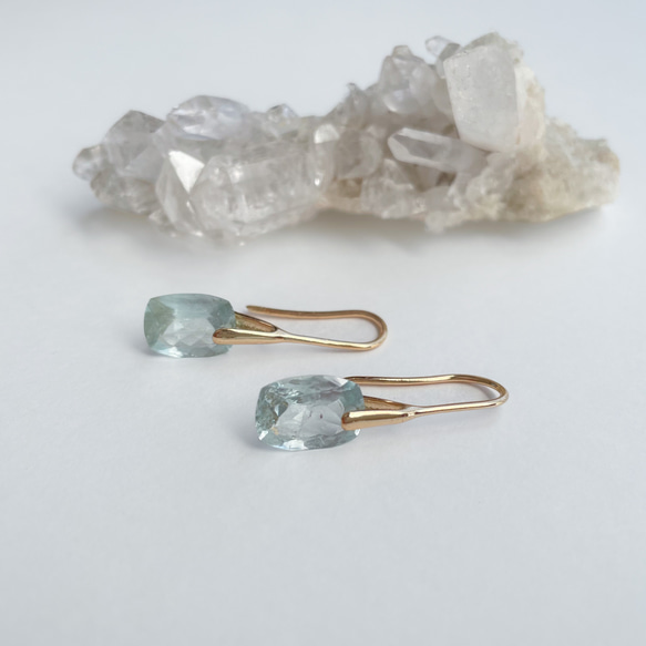 専用です 14kgf アクアマリンのシェルカービングピアス 専用です 14kgf