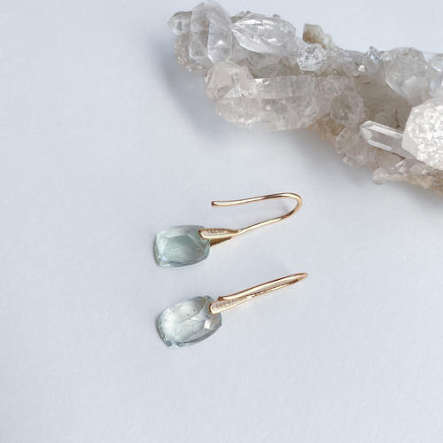 専用です　14kgf アクアマリンのシェルカービングピアス 14kgf/アクアマリンx七色天然石ピアス | iichi 日々の暮らしを