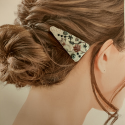 【7㌢】インド刺繍リボンのヘアピン　ぱっちんピン　アンティークボタニカル　トライアングル 5枚目の画像
