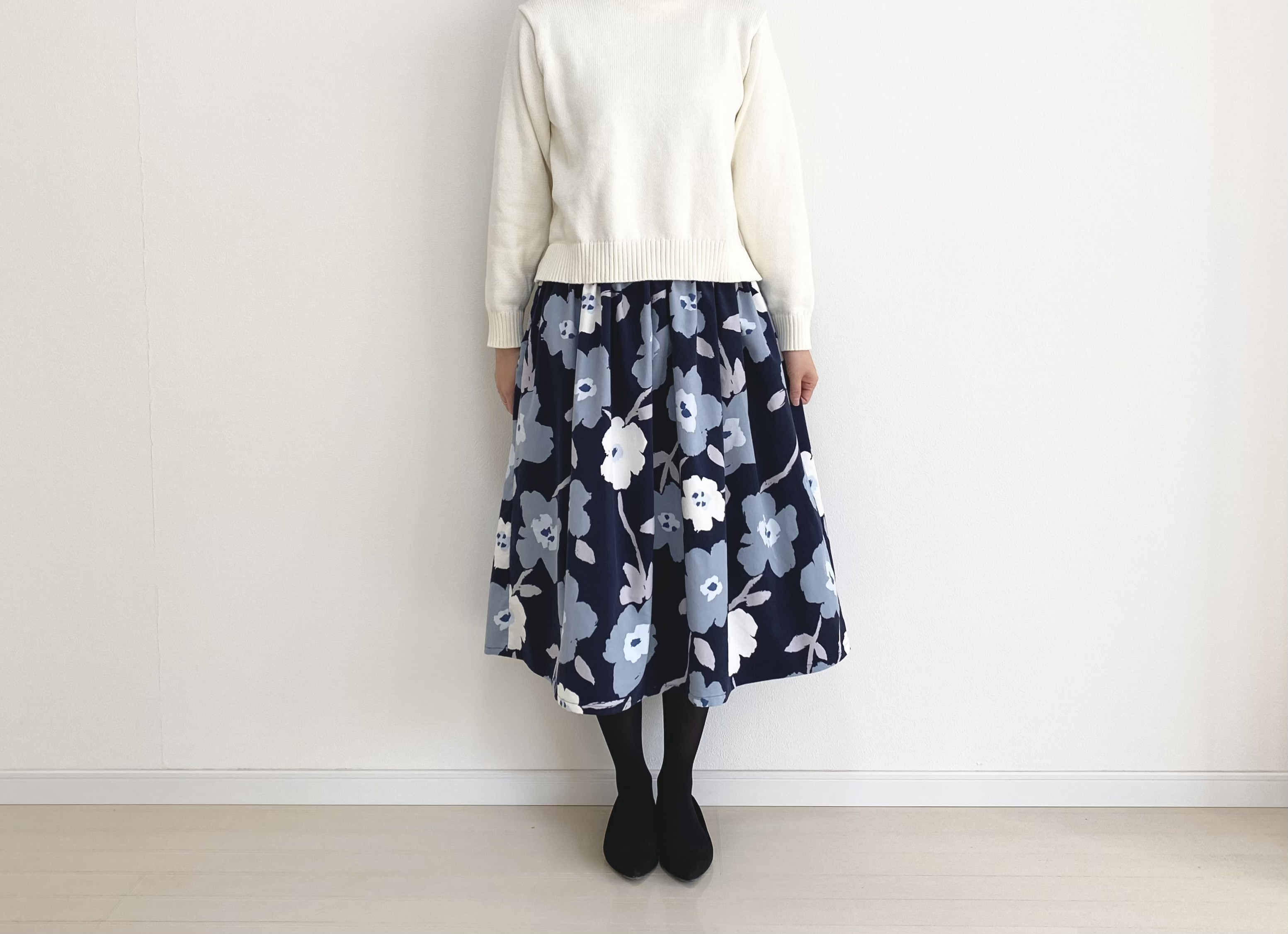 ♦︎掲載特集♦︎北欧フラワー　コーデュロイギャザースカート   ネイビーブルー
