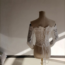 上品なくるみボタン　ハイネック　長袖 オフショルダー　レースボレロ　トップス 編み上げ　ウエディングドレス 4枚目の画像