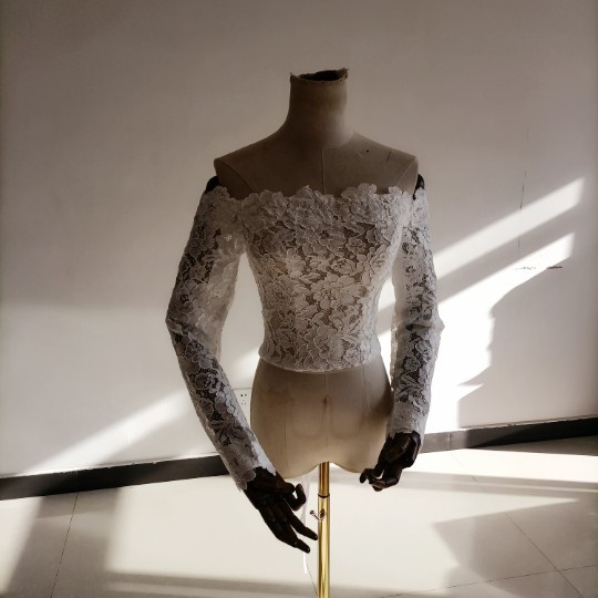 上品なくるみボタン　ハイネック　長袖 オフショルダー　レースボレロ　トップス 編み上げ　ウエディングドレス