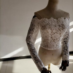 上品なくるみボタン　ハイネック　長袖 オフショルダー　レースボレロ　トップス 編み上げ　ウエディングドレス 2枚目の画像