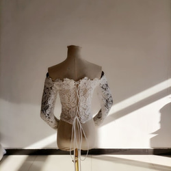 上品なくるみボタン　ハイネック　長袖 オフショルダー　レースボレロ　トップス 編み上げ　ウエディングドレス 7枚目の画像