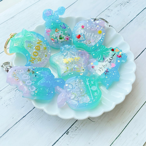 セミオーダー】型から選べる☆シェイカーレジンキーホルダー 名