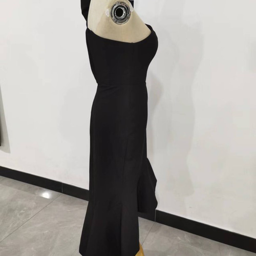 美品! パーティードレス 黒 セクシー ワンショルダー 美品! パーティードレス 黒 セクシー ワンショルダー