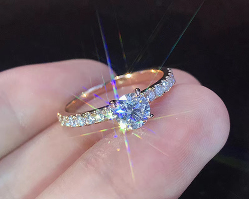 【1カラット 】輝くモアサナイト　ダイヤモンド　リング 905fefba8010db8479ccc1cfa68bc1