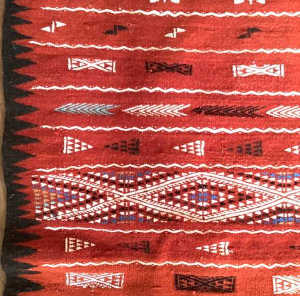 大き目サイズ　細やかな文様ウォシュメが織り込まれたキリム　赤ベースのラグ　キリムL トゥジェン02　 5枚目の画像