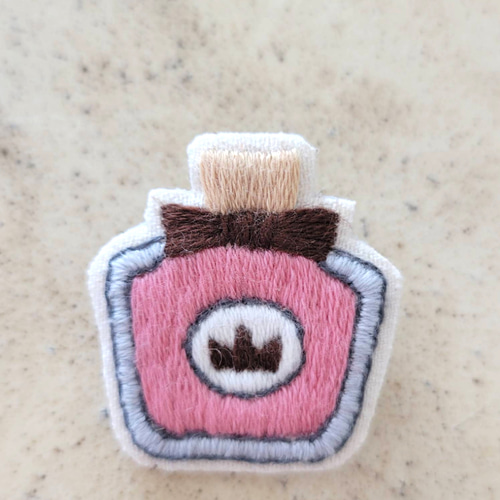 香水瓶の刺繍ブローチ ブローチ choco mint 通販 15247084｜Creema