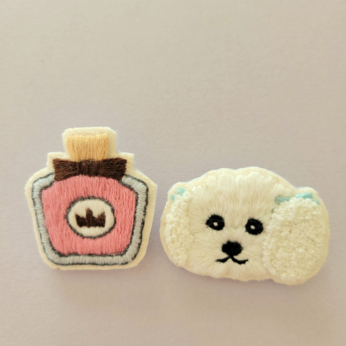 アンティークの香水瓶兼ブローチ 刺繍つき アンティークの香水瓶兼ブローチ 刺繍つき