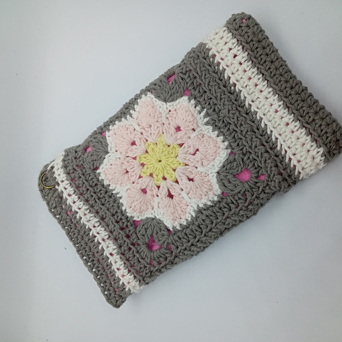 アフリカンフラワーモチーフスマホポシェット ポシェット ともとも  