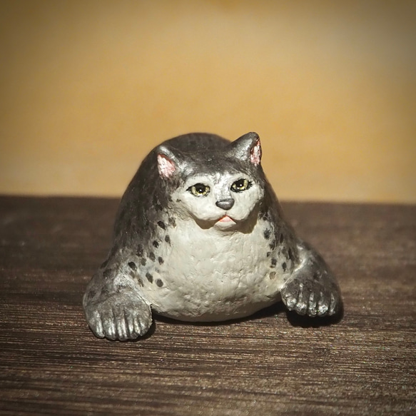 ネコアザラシのオブジェ -ゴマ- 】［一点もの、猫］ その他置物