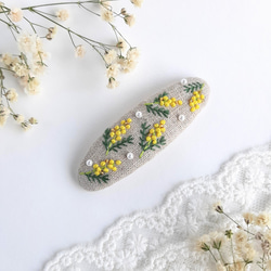 ビオラ刺繍ブローチ くるみボタンブローチ ブローチ HISAYORI ビオラ刺繍ブローチ くるみボタンブローチ ブローチ HISAYORI