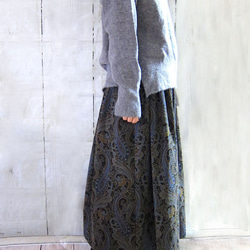 ペイズリー柄のコーデュロイロングスカート ブラック 3枚目の画像