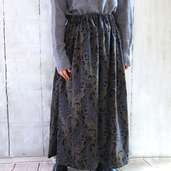 ペイズリー柄のコーデュロイロングスカート ブラック 4枚目の画像