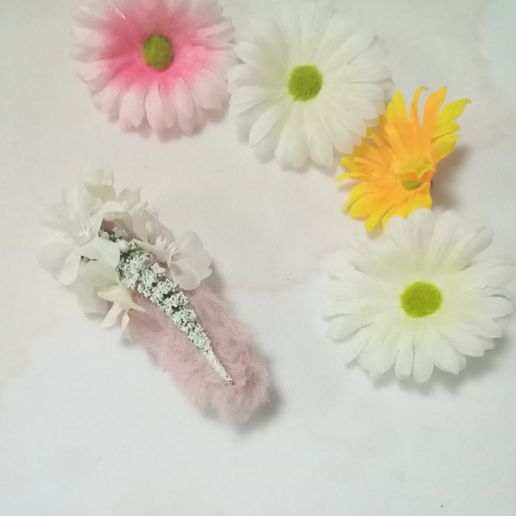 ハンドメイド ピン 髪留め ヘアクリップ キュート かわいい おしゃれ お花 ピンク 1枚目の画像